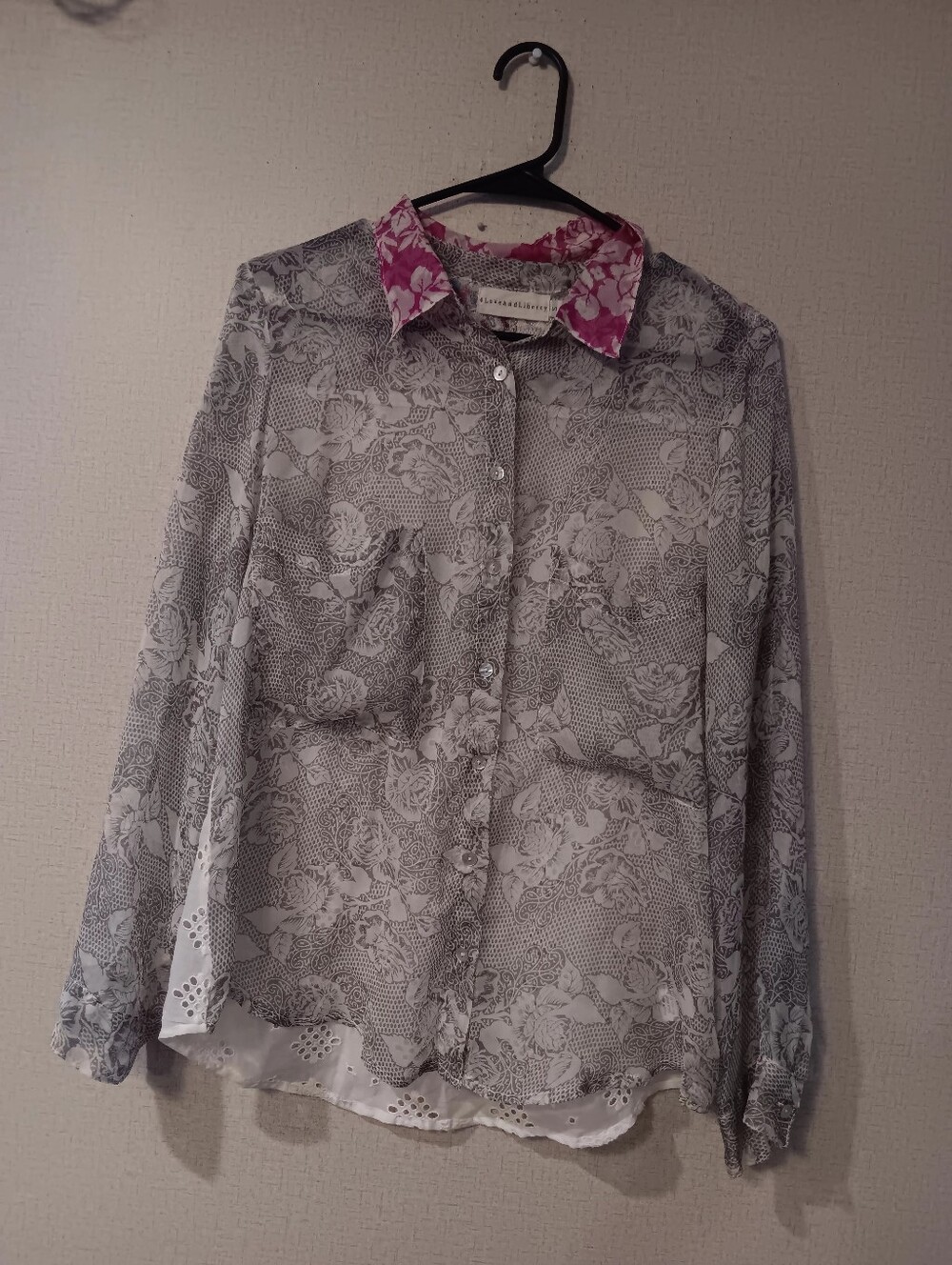4 Love And Liberty 100%silk Lightweight Floral Button-Up Blouse - Pink/Gray
